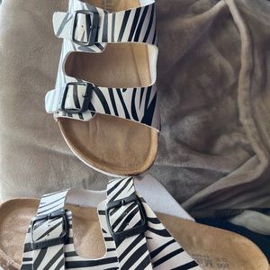 woman’s sz 10 slip on with buckle